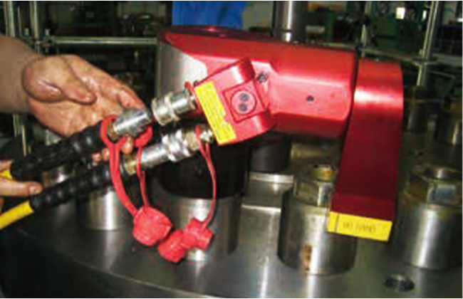 Square drive hydraulic torque wrench