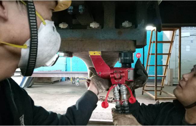 Square drive hydraulic torque wrench