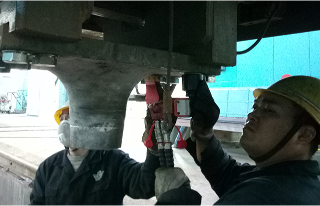 Square drive hydraulic torque wrench