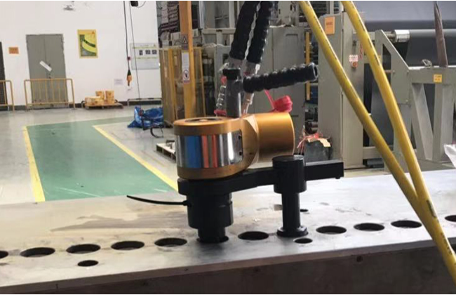 Square drive hydraulic torque wrench