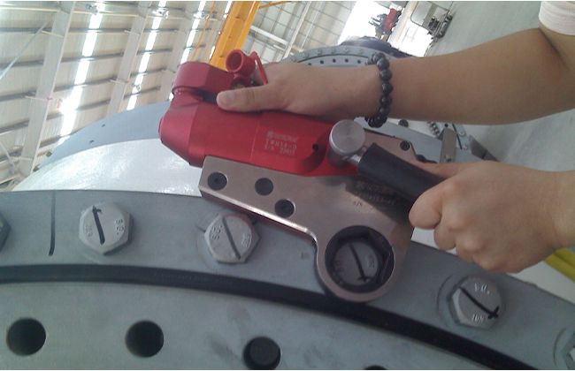 Low Profile Hydraulic Torque Wrench